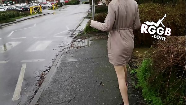 RealGirlsGoneBad.com Exclusive! British girl streaks naked in public.