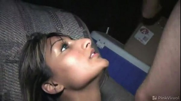 Se la coje en una fiesta de la universidad. Hermosa puta