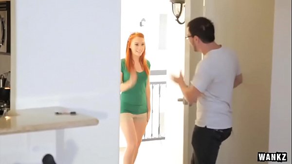 Alyson is legally obliged to train newcummer Kylie for the lead role